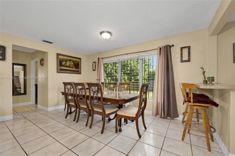 Casa en venta en Miami, Florida, 3 dormitorios, 138.33 m2 № 1892691 - foto 8
