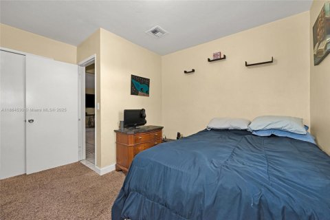 Casa en venta en Miami, Florida, 3 dormitorios, 138.33 m2 № 1892691 - foto 14