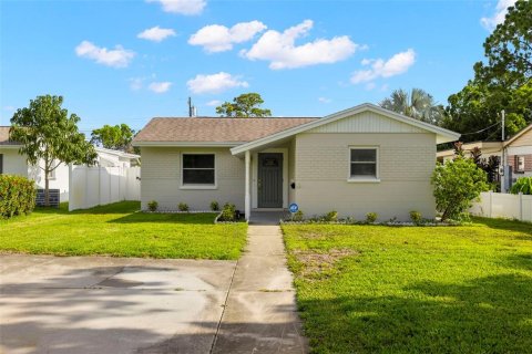 Villa ou maison à vendre à Saint Petersburg, Floride: 3 chambres, 128.02 m2 № 1835052 - photo 1