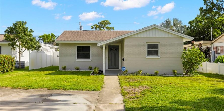 Villa ou maison à Saint Petersburg, Floride 3 chambres, 128.02 m2 № 1835052