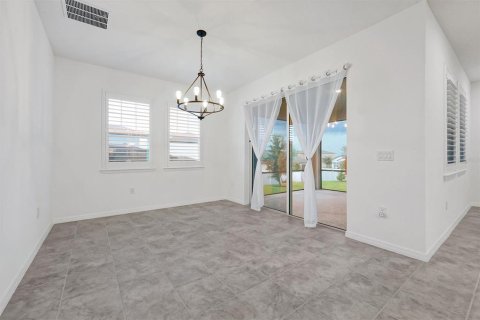 House in Minneola, Florida 4 bedrooms, 204.38 sq.m. № 2314349 - photo 13