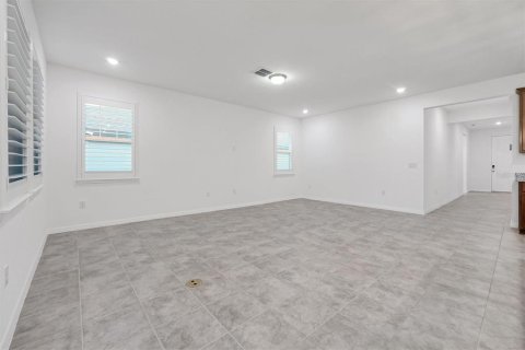 House in Minneola, Florida 4 bedrooms, 204.38 sq.m. № 2314349 - photo 15