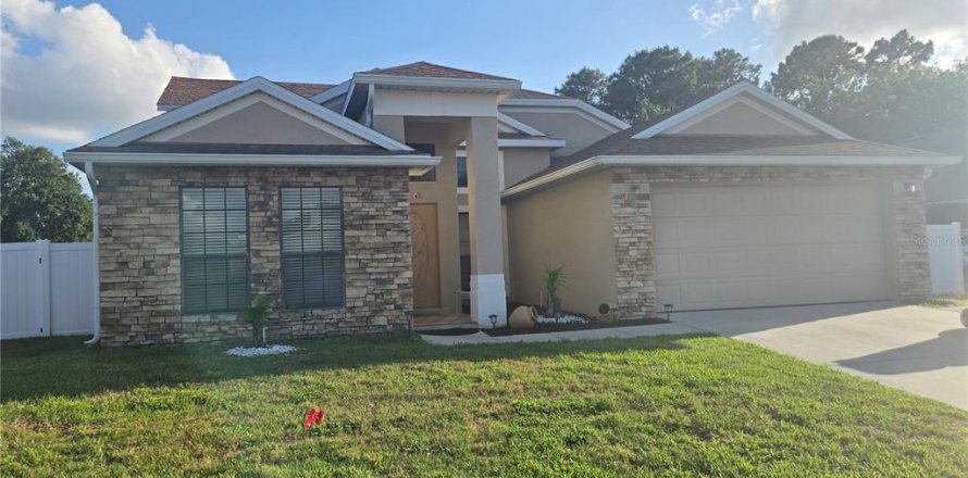 House in Oviedo, Florida 4 bedrooms, 215.72 sq.m. № 2208774