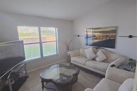 House in Oviedo, Florida 4 bedrooms, 215.72 sq.m. № 2208774 - photo 4