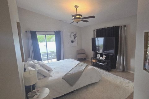 House in Oviedo, Florida 4 bedrooms, 215.72 sq.m. № 2208774 - photo 14