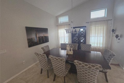 House in Oviedo, Florida 4 bedrooms, 215.72 sq.m. № 2208774 - photo 6
