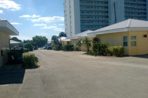 Propiedad comercial en venta en Sebring, Florida № 2082890 - foto 2