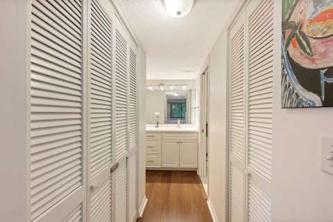 Copropriété à vendre à Sarasota, Floride: 2 chambres, 103.31 m2 № 2408148 - photo 11