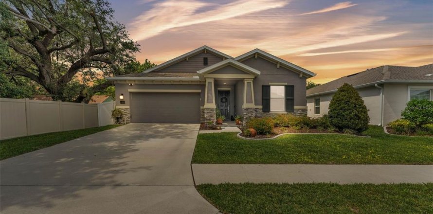 House in Bartow, Florida 3 bedrooms, 207.17 sq.m. № 1737275