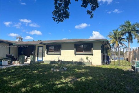 Casa en venta en Pembroke Pines, Florida, 5 dormitorios, 194.54 m2 № 1969349 - foto 10
