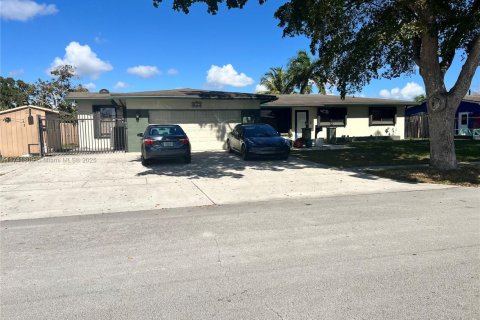 Casa en venta en Pembroke Pines, Florida, 5 dormitorios, 194.54 m2 № 1969349 - foto 11
