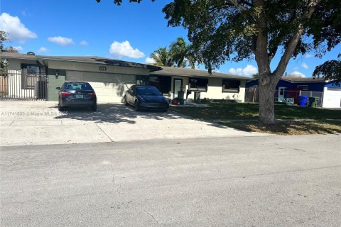Casa en venta en Pembroke Pines, Florida, 5 dormitorios, 194.54 m2 № 1969349 - foto 12