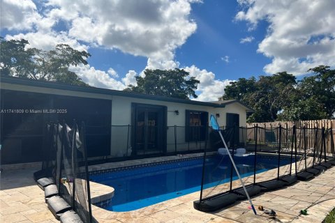 Casa en venta en Pembroke Pines, Florida, 5 dormitorios, 194.54 m2 № 1969349 - foto 13