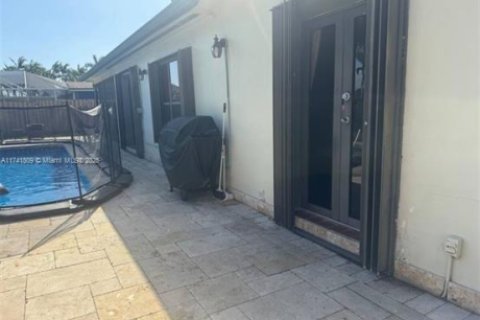 Casa en venta en Pembroke Pines, Florida, 5 dormitorios, 194.54 m2 № 1969349 - foto 22