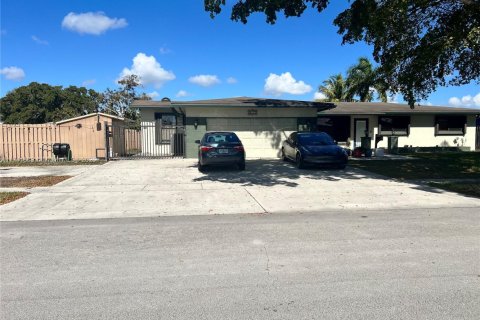 Casa en venta en Pembroke Pines, Florida, 5 dormitorios, 194.54 m2 № 1969349 - foto 14