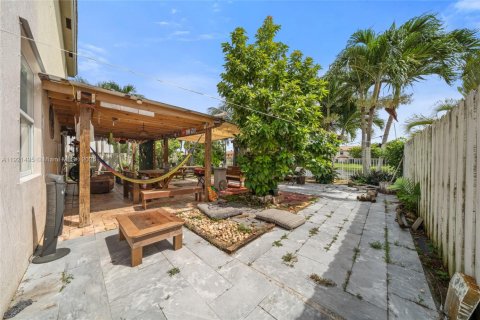 Casa en venta en Homestead, Florida, 4 dormitorios, 191.19 m2 № 1975291 - foto 16