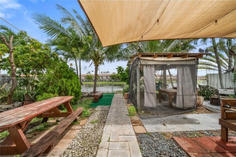 Casa en venta en Homestead, Florida, 4 dormitorios, 191.19 m2 № 1975291 - foto 18