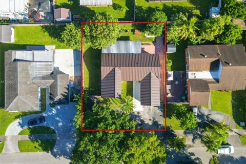 House in Miami, Florida 3 bedrooms, 116.5 sq.m. № 1950943 - photo 24
