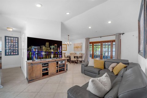 House in Miami, Florida 3 bedrooms, 116.5 sq.m. № 1950943 - photo 4