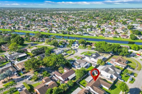 House in Miami, Florida 3 bedrooms, 116.5 sq.m. № 1950943 - photo 26