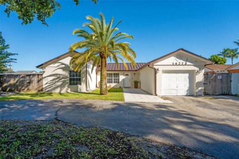 House in Miami, Florida 3 bedrooms, 116.5 sq.m. № 1950943 - photo 1