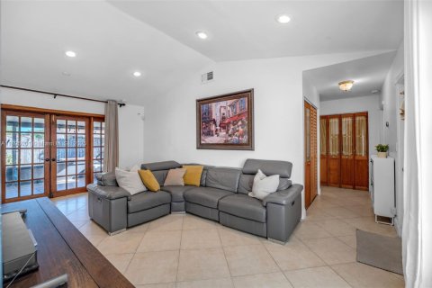 House in Miami, Florida 3 bedrooms, 116.5 sq.m. № 1950943 - photo 5