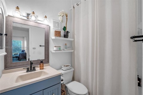 House in Miami, Florida 3 bedrooms, 116.5 sq.m. № 1950943 - photo 17