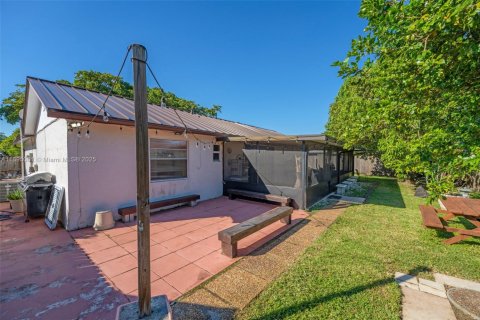 House in Miami, Florida 3 bedrooms, 116.5 sq.m. № 1950943 - photo 19
