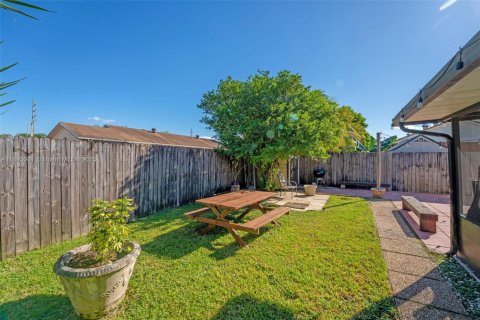 House in Miami, Florida 3 bedrooms, 116.5 sq.m. № 1950943 - photo 21