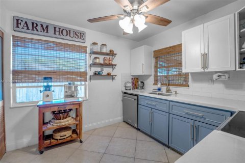 House in Miami, Florida 3 bedrooms, 116.5 sq.m. № 1950943 - photo 8