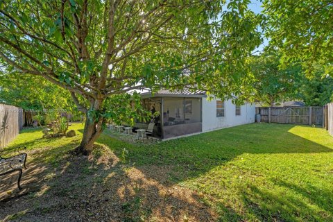 House in Miami, Florida 3 bedrooms, 116.5 sq.m. № 1950943 - photo 22