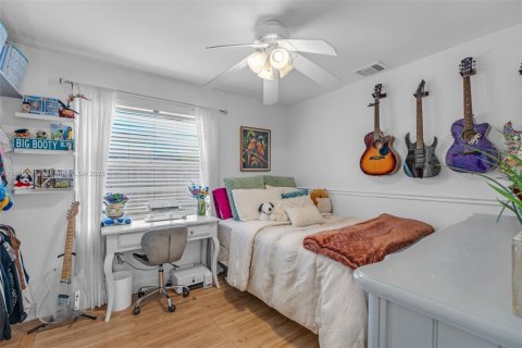 House in Miami, Florida 3 bedrooms, 116.5 sq.m. № 1950943 - photo 14