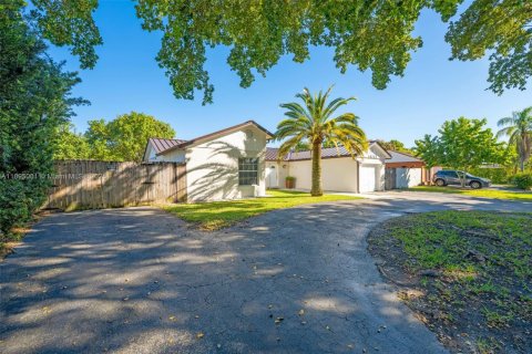 House in Miami, Florida 3 bedrooms, 116.5 sq.m. № 1950943 - photo 2