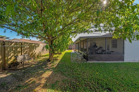 House in Miami, Florida 3 bedrooms, 116.5 sq.m. № 1950943 - photo 23