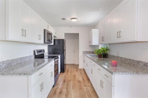 Casa en alquiler en Haines City, Florida, 4 dormitorios, 96.62 m2 № 1775602 - foto 6