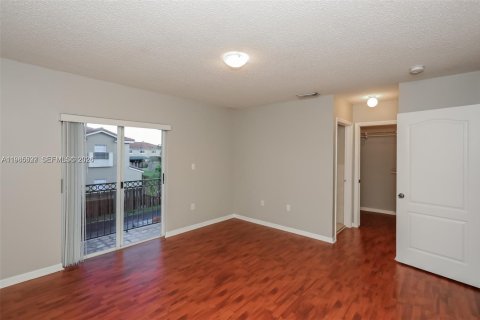 Villa ou maison à louer à Miami, Floride: 3 chambres, 169.08 m2 № 2047368 - photo 8