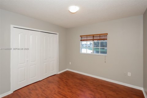 Villa ou maison à louer à Miami, Floride: 3 chambres, 169.08 m2 № 2047368 - photo 9