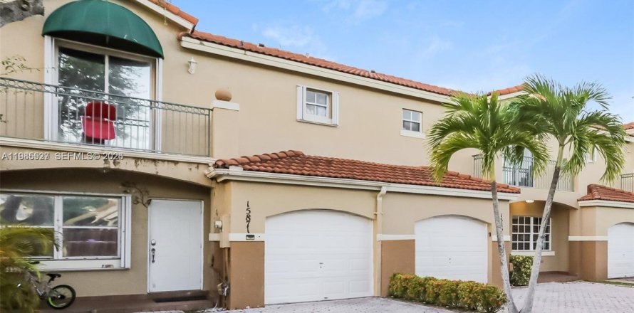 Villa ou maison à Miami, Floride 3 chambres, 169.08 m2 № 2047368