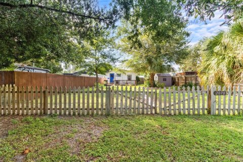 House in Saint Petersburg, Florida 2 bedrooms, 68.19 sq.m. № 1856763 - photo 2