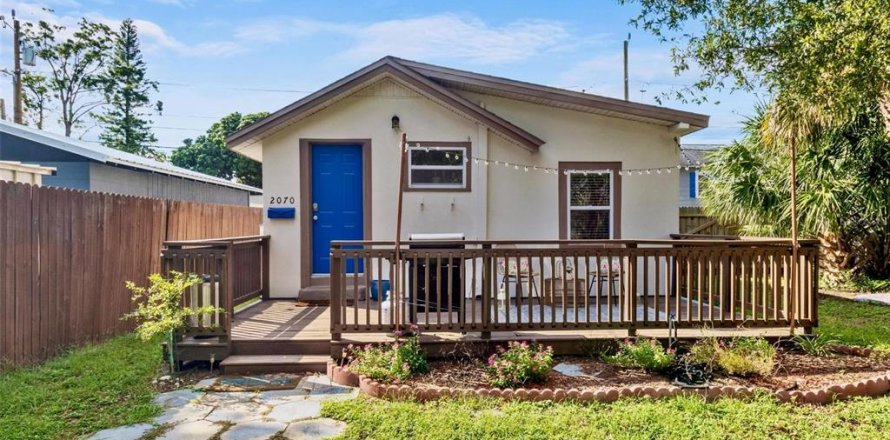 House in Saint Petersburg, Florida 2 bedrooms, 68.19 sq.m. № 1856763