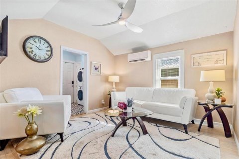House in Saint Petersburg, Florida 2 bedrooms, 68.19 sq.m. № 1856763 - photo 10