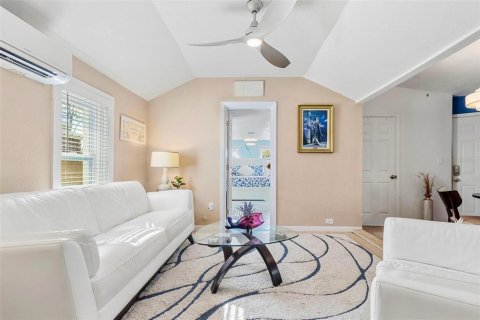 House in Saint Petersburg, Florida 2 bedrooms, 68.19 sq.m. № 1856763 - photo 9