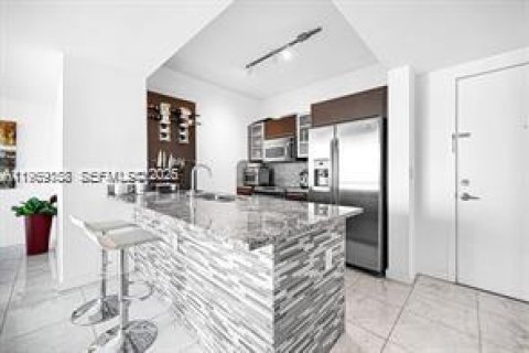 Condominio en venta en Miami, Florida, 2 dormitorios, 102.29 m2 № 2030009 - foto 12