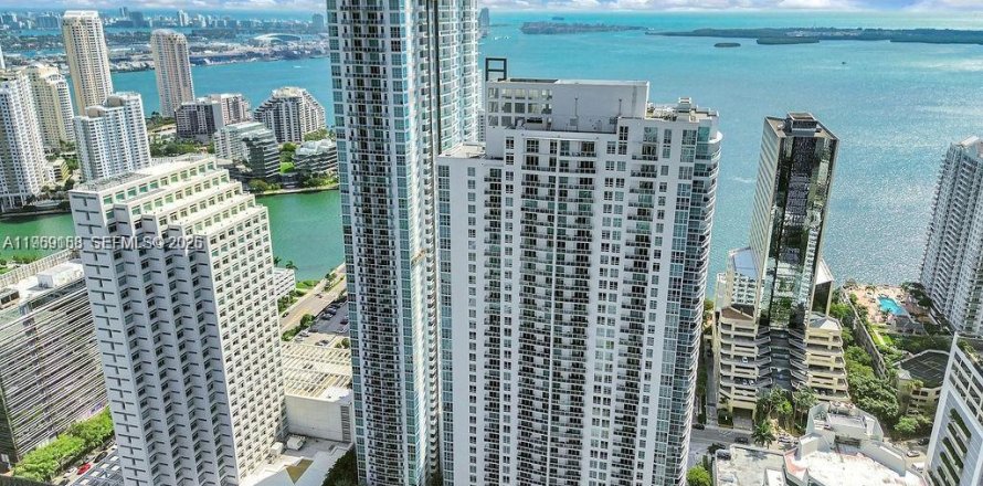 Condominio en Miami, Florida, 2 dormitorios  № 2030009