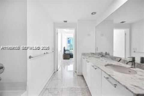 Condominio en venta en Miami, Florida, 2 dormitorios, 102.29 m2 № 2030009 - foto 23