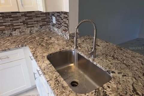 Touwnhouse à louer à Tampa, Floride: 2 chambres, 101.64 m2 № 2383508 - photo 12
