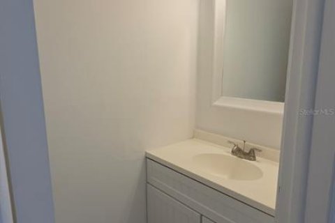 Touwnhouse à louer à Tampa, Floride: 2 chambres, 101.64 m2 № 2383508 - photo 18