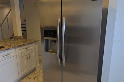 Touwnhouse à louer à Tampa, Floride: 2 chambres, 101.64 m2 № 2383508 - photo 10