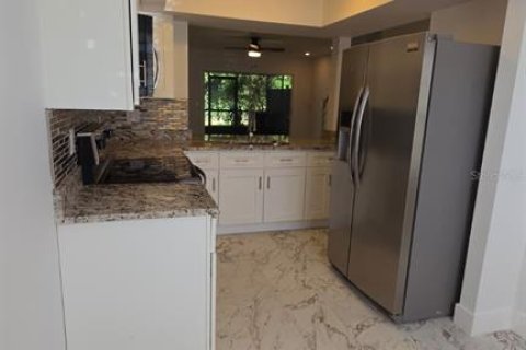 Touwnhouse à louer à Tampa, Floride: 2 chambres, 101.64 m2 № 2383508 - photo 8