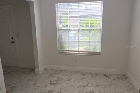 Touwnhouse à louer à Tampa, Floride: 2 chambres, 101.64 m2 № 2383508 - photo 7